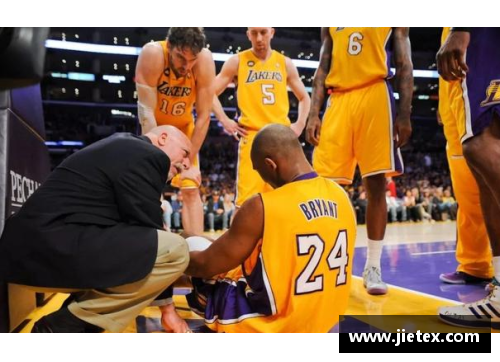 星光彩票科比代表湖人队入选NBA名人堂，球迷热泪盈眶致敬传奇巨星 - 副本
